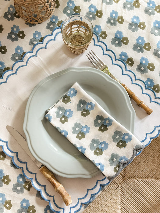Blue Daisies scalloped dinner Napkin